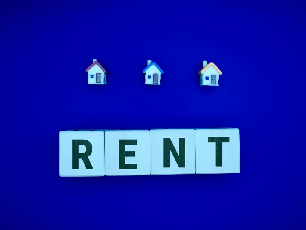 Louer un logement acheté en résidence principale : risques, démarches et solutions pratiques